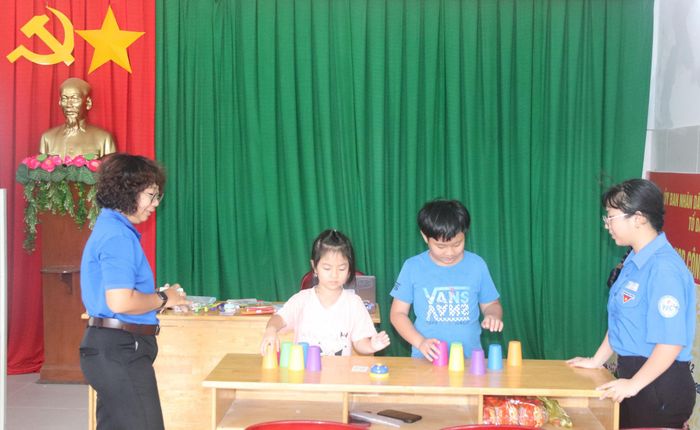 Mỗi buổi học sẽ giúp các em có kỹ năng, tự tin giao tiếp bằng tiếng Anh