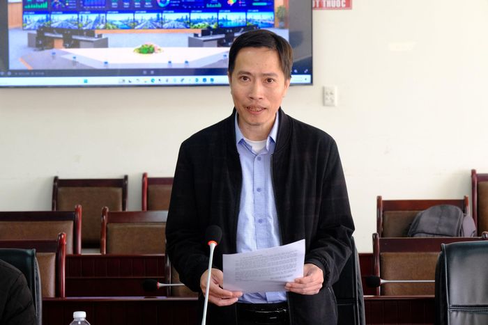 Ông Nguyễn Minh Cang, Phó Giám đốc Phụ trách Trung tâm Thông tin và Hội nghị, Văn phòng UBND tỉnh báo cáo tiến độ thực hiện dự án