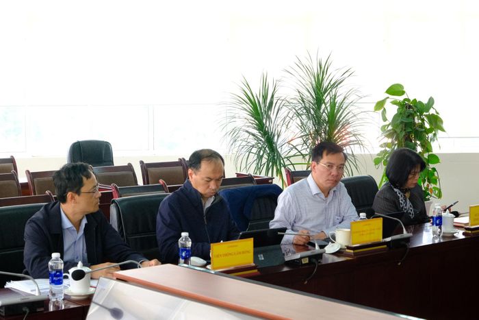 Đại diện lãnh đạo các sở, ngành tham dự buổi làm việc