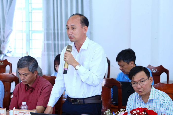 Phó Giám đốc Sở Giáo dục và Đào tạo Lâm Đồng Trần Sĩ Thành mong xã Đam Rông 3 quan tâm đến việc bố trí đủ phòng học sau khi sắp xếp các trường học trên địa bàn