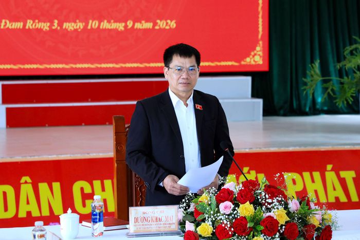 Phó Trưởng đoàn chuyên trách Đoàn ĐBQH tỉnh Lâm Đồng Dương Khắc Mai trao đổi về một số nội dung trọng tâm tại buổi khảo sát