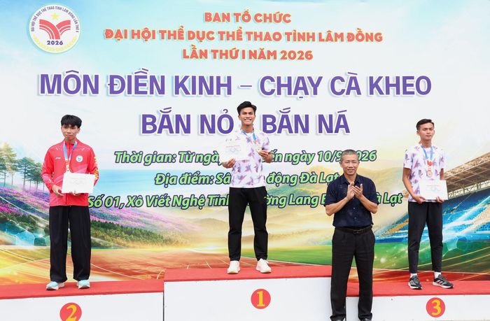 Các VĐV đoạt huy chương ở nội dung 3.000 m nam