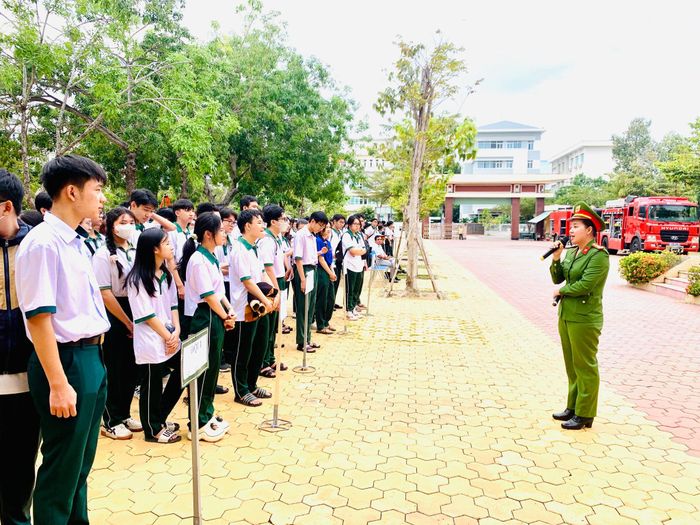 Học sinh được tuyên truyền kiến thức về PCCC và CNCH