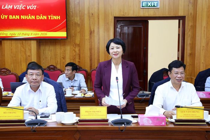 Đồng chí Phạm Thị Phúc, Phó Bí thư Tỉnh ủy, Chủ tịch Ủy ban MTTQ Việt Nam tỉnh đề xuất Đảng ủy UBND tỉnh quan tâm lãnh đạo, chỉ đạo thực hiện công tác dân vận, thực hiện dân chủ cơ sở
