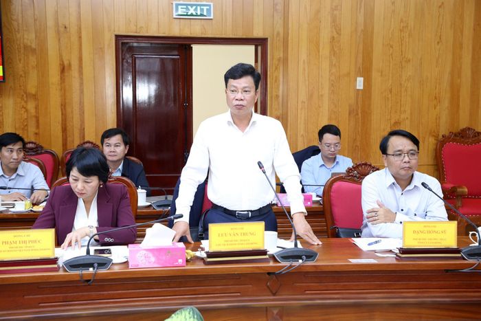Đồng chí Lưu Văn Trung, Phó Bí thư Tỉnh ủy, Chủ tịch HĐND tỉnh yêu cầu Đảng ủy UBND tỉnh đẩy nhanh tiến độ hoàn thiện hệ thống văn bản quy phạm pháp luật