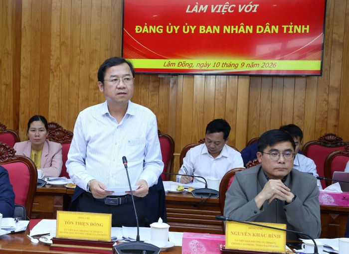 Đồng chí Tôn Thiện Đồng, Ủy viên Ban Thường vụ Tỉnh ủy, Trưởng Ban Tổ chức Tỉnh ủy Lâm Đồng đề xuất nội dung liên quan đến công tác cán bộ