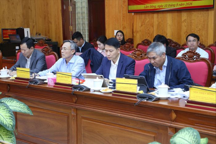 Các đồng chí trong Ban Thường vụ Tỉnh ủy tham dự buổi làm việc
