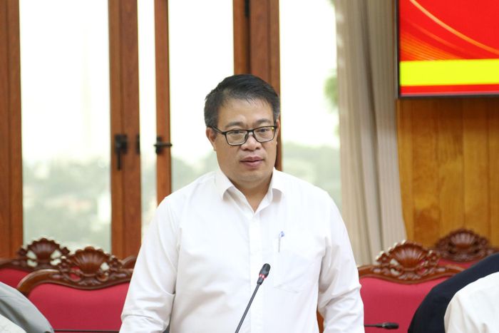 Tỉnh ủy viên, Phó Chủ tịch UBND tỉnh Lâm Đồng Nguyễn Ngọc Phúc giải trình các nội dung liên quan đến cải cách hành chính và chuyển đổi số