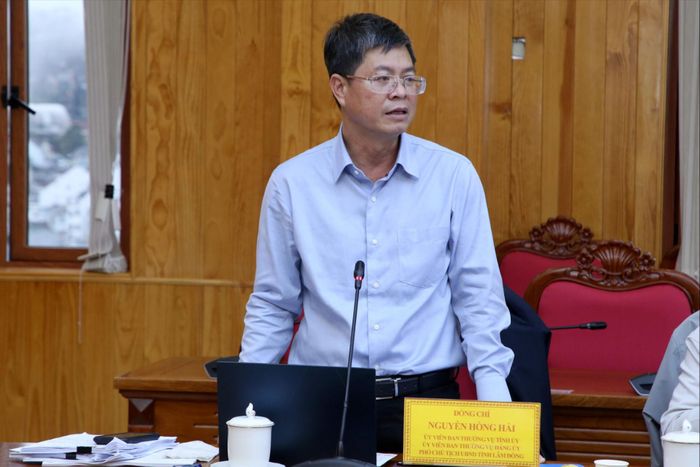 Ủy viên Ban Thường vụ Tỉnh ủy, Phó Chủ tịch UBND tỉnh Lâm Đồng Nguyễn Hồng Hải giải trình các nội dung liên quan đến quy hoạch tỉnh