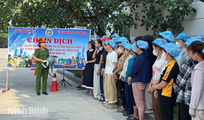 Công an xã Bình An phối hợp với Công ty Fook Ying Toys tuyên truyền, phổ biến pháp luật về trật tự, an toàn giao thông và hướng dẫn kỹ năng lái xe an toàn cho cán bộ, công nhân viên, người lao động của Công ty.