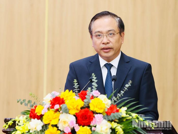 Đồng chí Đặng Thanh Sơn, Ủy viên Ban Thường vụ Tỉnh ủy, Phó Chủ tịch UBND tỉnh phát biểu tại hội nghị.