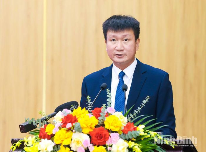 Đồng chí Trần Huy Tuấn, Ủy viên Trung ương Đảng, Bí thư Tỉnh ủy phát biểu tại hội nghị.