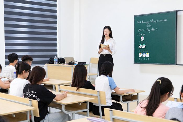 Một tiết học trên lớp của Đỗ Thị Thảo tại Trường Đại học Hoa Lư.