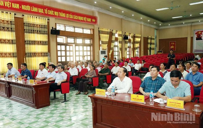 Các đại biểu dự Lễ trao tặng Huy hiệu Đảng.