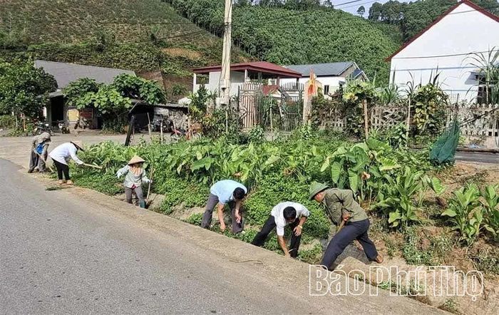 Xây dựng đời sống văn hóa gắn với nâng cao ý thức bảo vệ môi trường trong cộng đồng dân cư.