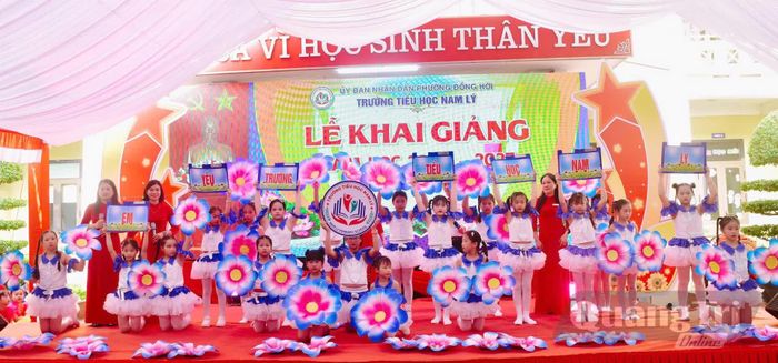 Học sinh, giáo viên các trường học trên địa bàn phường Đồng Hới hân hoan bước vào năm học mới 2026-2027 - Ảnh: H.Tr