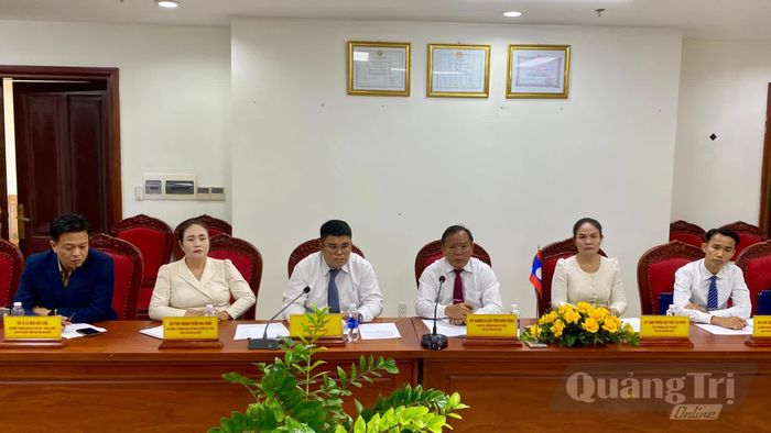 Các đại biểu Ban Tổ chức Tỉnh ủy Sạ-vẳn-na-khệt dự hội đàm - Ảnh: H.N