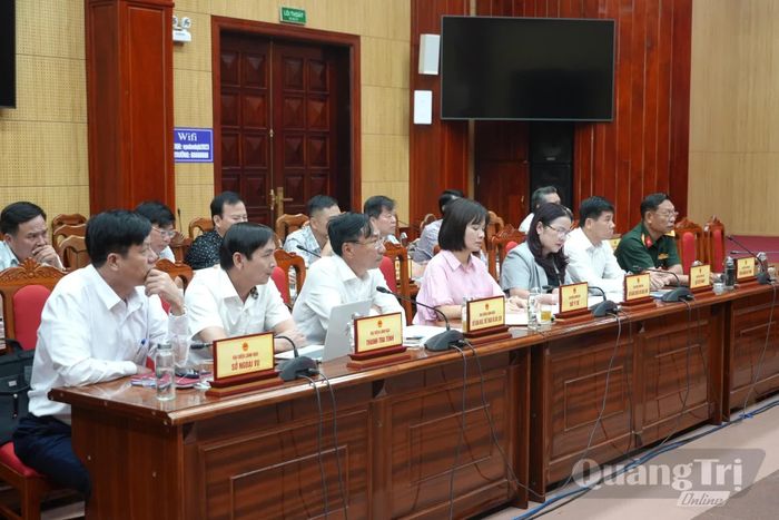 Các đại biểu tham dự phiên họp - Ảnh: T.Đ