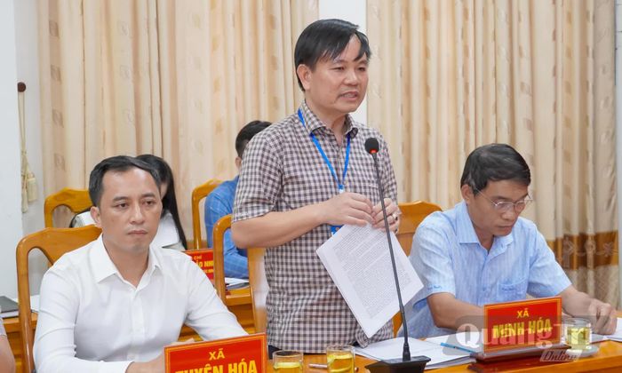 Đại diện lãnh đạo UBND xã Minh Hóa báo cáo tại buổi làm việc - Ảnh: N.H