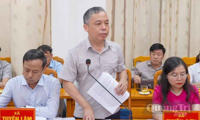 Đại diện lãnh đạo UBND xã Tuyên Sơn báo cáo tại buổi làm việc - Ảnh: N.H