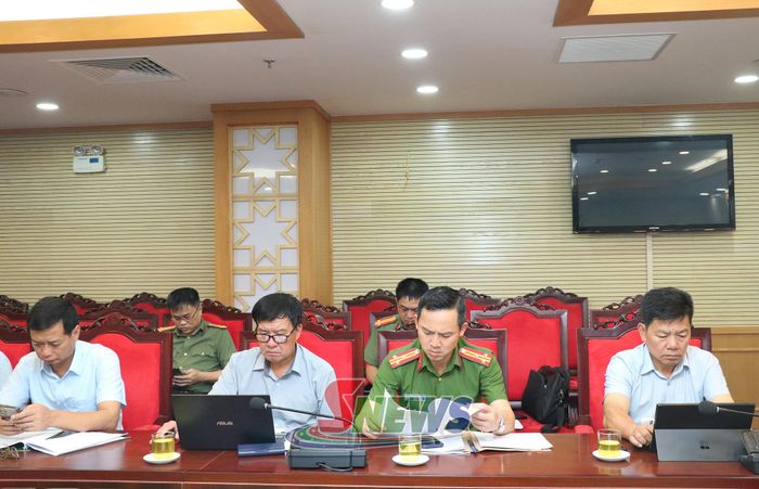 Các đại biểu tham dự cuộc làm việc.