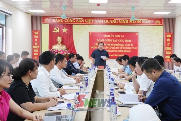 Đoàn công tác của tỉnh kiểm tra triển khai dự án Trường nội trú TH -THCS Chiềng Khoong, Mường Hung.