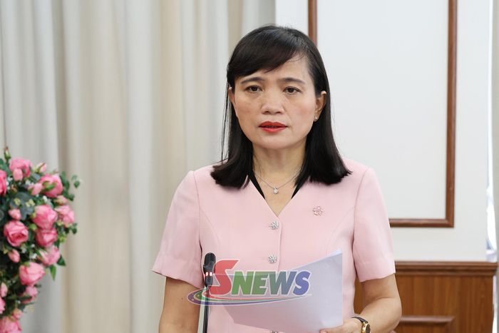 Đồng chí Lường Thị Vân Anh, Ủy viên Ban Thường vụ Tỉnh ủy, Trưởng ban Nội chính Tỉnh ủy báo cáo tại cuộc họp.
