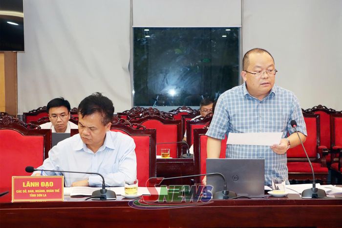 Lãnh đạo phường Tô Hiệu phát biểu tại cuộc tiếp công dân.