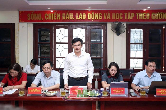Lãnh đạo Trung tâm Xúc tiến Đầu tư, Thương mại và Du lịch tỉnh phát biểu tại cuộc làm việc.