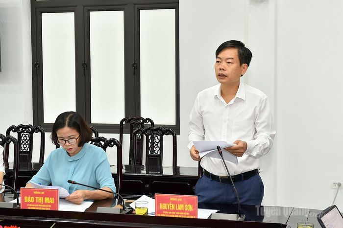 Đồng chí Nguyễn Lam Sơn, Phó Trưởng ban Thường trực Ban Tuyên giáo Tỉnh ủy, thành viên Đoàn kiểm tra, sát thông qua dự thảo báo cáo của đoàn.