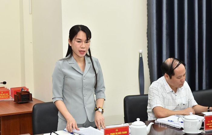 Đồng chí Phạm Thị Kiều Trang, Bí thư Đảng ủy phường Bình Thuận phát biểu ý kiến tại hội nghị.