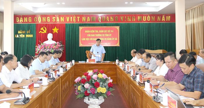 Đồng chí Hầu Minh Lợi, Ủy viên Ban Thường vụ Tỉnh ủy, Phó Chủ tịch Thường trực HĐND tỉnh phát biểu chỉ đạo tại buổi làm việc.