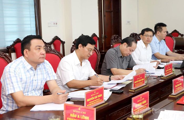 Các thành viên Đoàn kiểm tra giám sát 738 dự hội nghị.