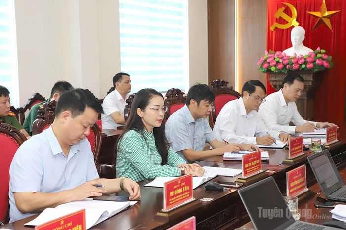 Ban Thường vụ Đảng ủy xã Chiêm Hóa dự hội nghị.
