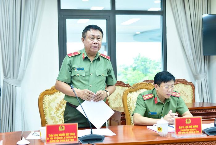 Thiếu tướng Nguyễn Đức Thuận, Ủy viên Ban Thường vụ Tỉnh ủy, Giám đốc Công an tỉnh phát biểu tại buổi làm việc.