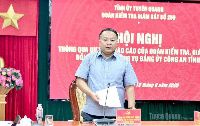 Đồng chí Phan Huy Ngọc, Phó Bí thư Tỉnh ủy, Chủ tịch UBND tỉnh, Trưởng đoàn kiểm tra, giám sát phát biểu kết luận tại buổi làm việc.