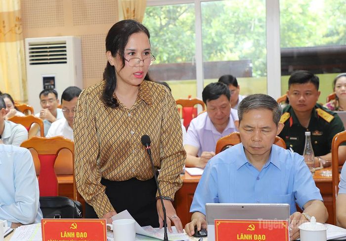 Lãnh đạo Sở Tài chính thảo luận tại buổi làm việc.