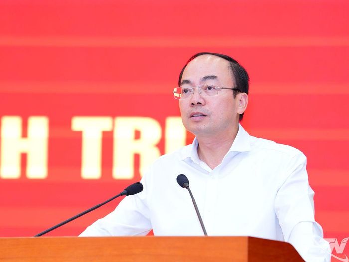 Đồng chí Nguyễn Đăng Bình quán triệt các nội dung cơ bản của Nghị quyết số 23-NQ/TW, ngày 2/8/2026 của Bộ Chính trị.