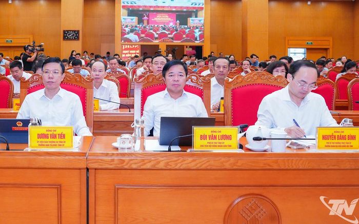 Các đồng chí lãnh đạo tỉnh dự Hội nghị.