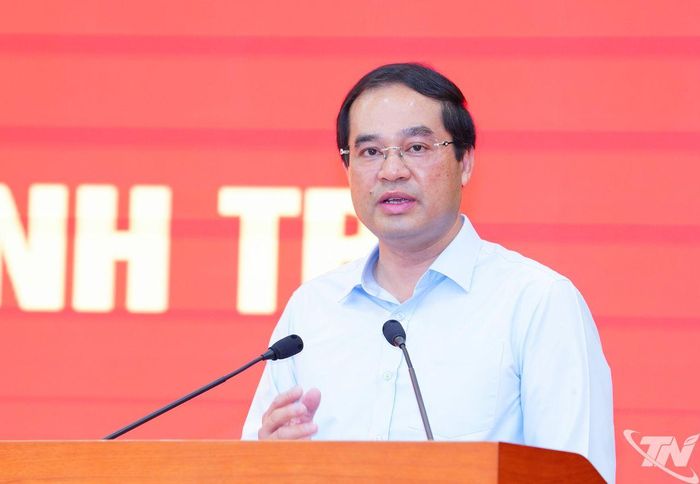 Đồng chí Bí thư Tỉnh ủy Trịnh Xuân Trường quán triệt nghị quyết, chỉ thị tại Hội nghị.