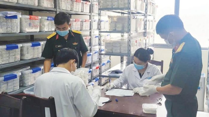 Bộ Chỉ huy Quân sự thành phố Huế tiến hành bàn giao mẫu ADN hài cốt liệt sĩ cho Viện Hàn lâm Khoa học và Công nghệ Việt Nam.
