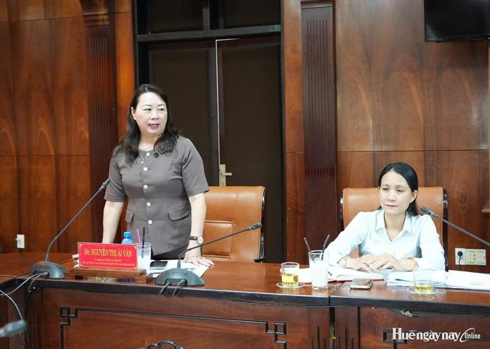 Phó Chủ tịch Thường trực Ủy ban MTTQ Việt Nam thành phố Nguyễn Thị Ái Vân tham gia phát biểu tại hội nghị  