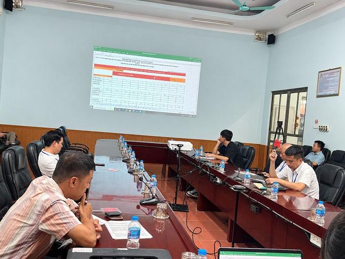 Khách hàng tham gia trả giá tại phiên đấu giá xe tồn kho của VEAM MOTOR ngày 10/9/2026.