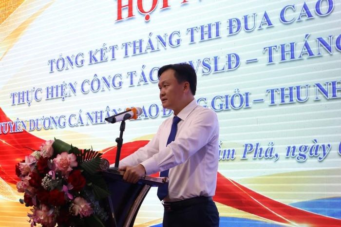 Ông Lương Thanh Chung - Bí thư Đảng ủy, Giám đốc Công ty Cổ phần Than Mông Dương phát biểu chỉ đạo Hội nghị.