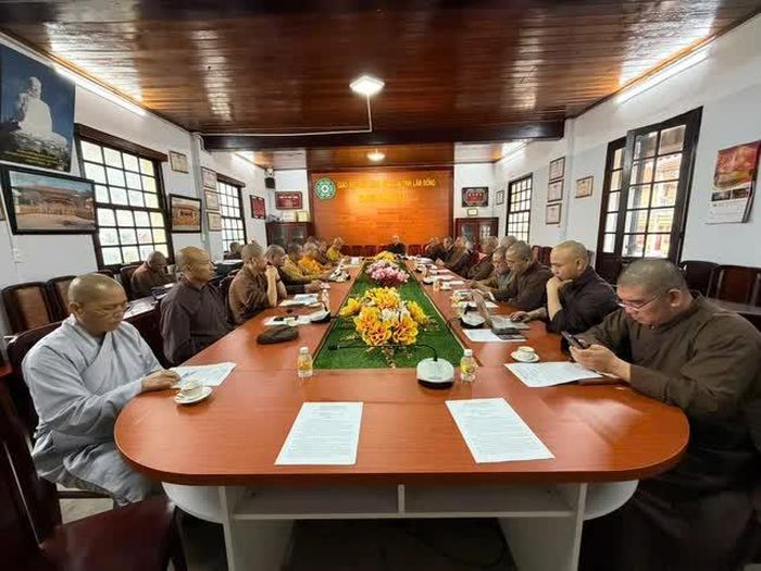 Quang cảnh buổi họp