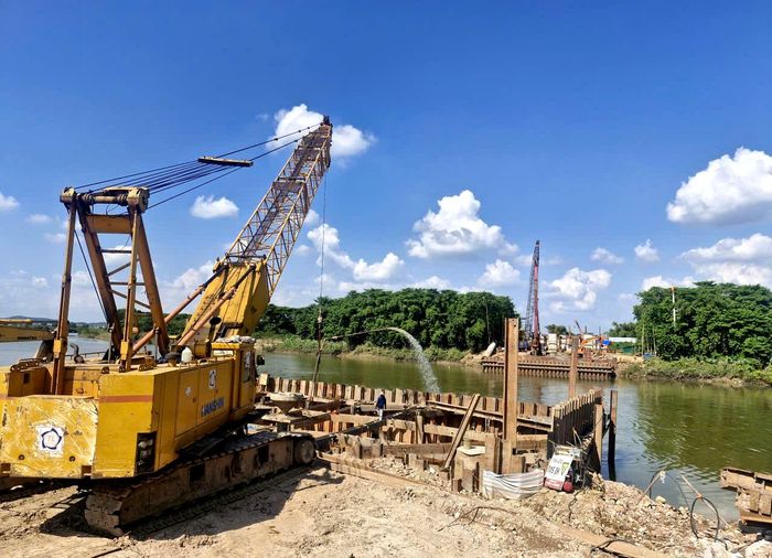 Nhất là trong tình trạng nhiều khu dân cư phường Vân Hà nằm trong hành lang thoát lũ sông Cầu, thường xuyên bị ngập úng, cô lập khi có mưa lũ. Việc xây dựng cầu Vân Hà giúp người dân địa phương kịp thời di chuyển người và tài sản mỗi khi có thiên tai xảy ra.