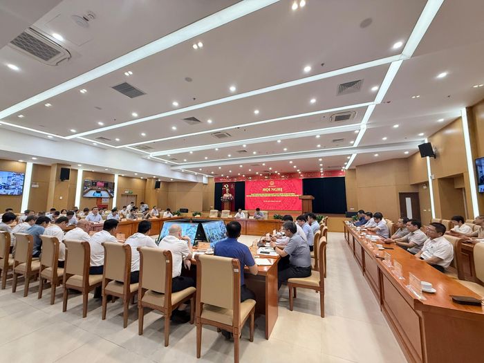 Quang cảnh Hội nghị sơ kết triển khai thực hiện Nghị quyết số 57-NQ/TW và tình hình thực hiện Kế hoạch hành động 100 ngày xử lý điểm nghẽn về chuyển đổi số của Bộ Xây dựng.