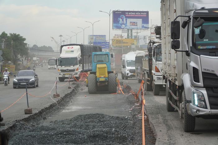 Người dân yêu cầu đẩy nhanh thi công QL51 để đảm bảo việc đi lại.