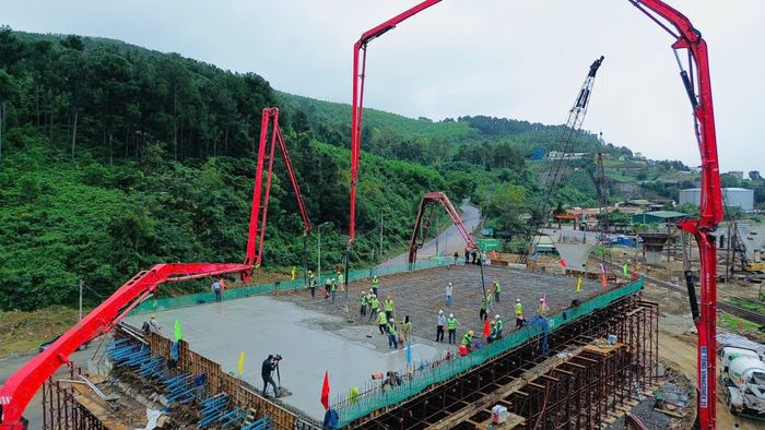 Trong bối cảnh khối lượng công việc vô cùng lớn, thu hút nguồn nhân lực chất lượng cao trở thành bài toán khó với các nhà thầu (Ảnh minh hoạ).