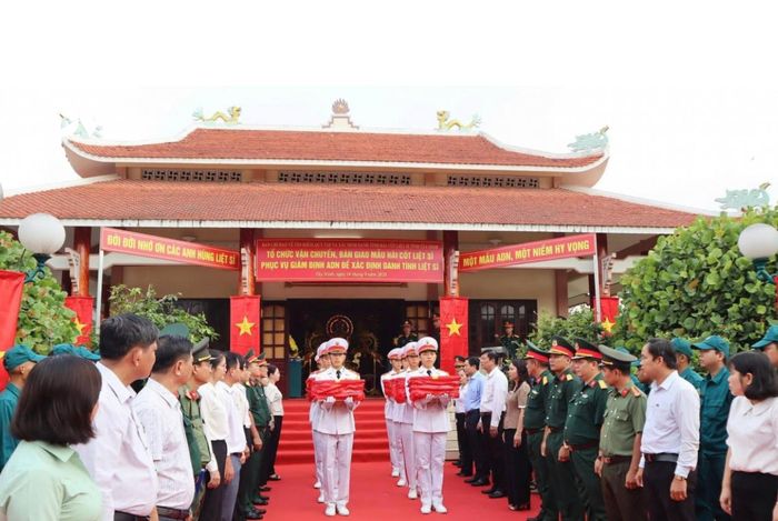 Hơn 5.200 mẫu sinh phẩm được thu từ hài cốt liệt sĩ chưa xác định danh tính và các đợt quy tập tại Campuchia vừa được tỉnh Tây Ninh bàn giao để phục vụ công tác giám định ADN. (Ảnh: Thanh Bình).